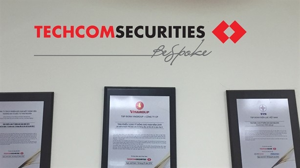 Techcom Securities là công ty 100% vốn đầu tư của Techcombank – một trong những ngân hàng thương mại cổ phần lớn nhất Việt Nam