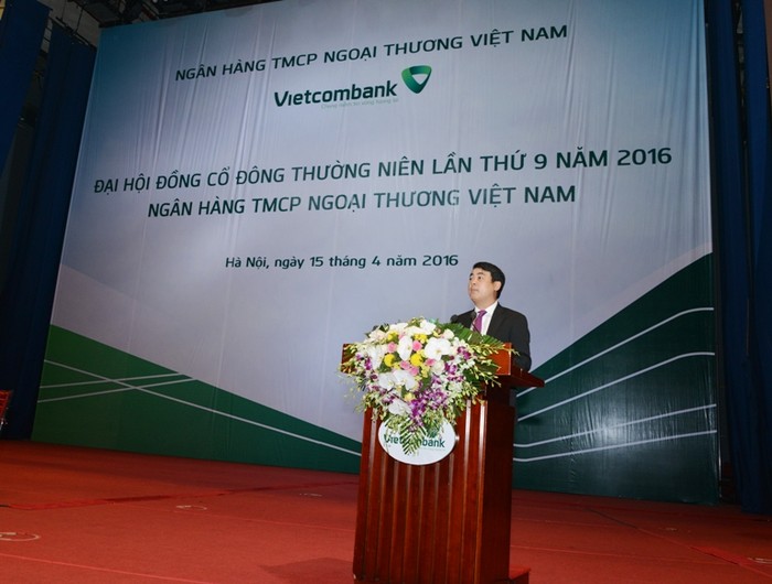 Ông Nghiêm Xuân Thành – Bí thư Đảng ủy, Chủ tịch HĐQT Vietcombank báo cáo trước Đại hội đồng cổ đông Vietcombank lần thứ 9.