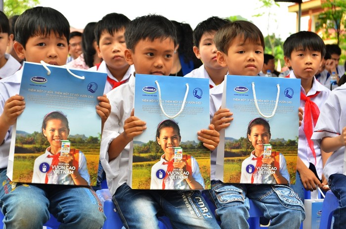 Chương trình Quỹ sữa Vươn cao Việt Nam và Vinamilk đã lựa chọn Ninh Bình làm điểm dừng chân đầu tiên trong hành trình trao sữa năm 2016 nhằm tri ân với vùng đất địa linh nhân kiệt.