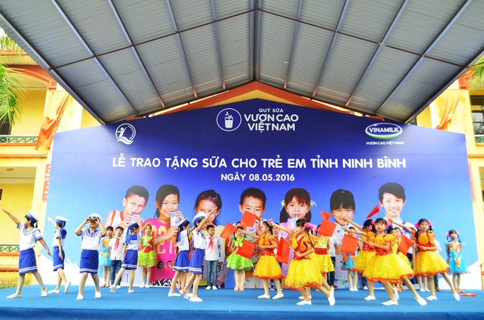 Tiết mục văn nghệ do học sinh Trường Tiểu học Ninh Xuân biểu diễn.