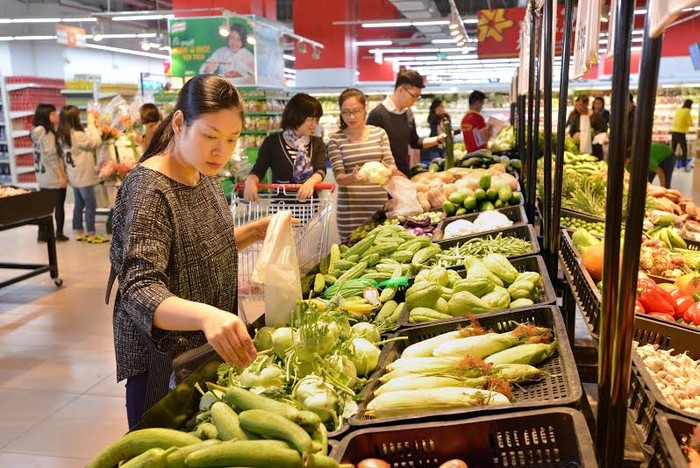 Vingroup tuyên bố sẽ xây dựng chính sách chiết khấu thương mại với ưu đãi mạnh mẽ cho các doanh nghiệp vừa và nhỏ Việt Nam tiêu thụ hàng qua hệ thống bán lẻ của Tập đoàn.