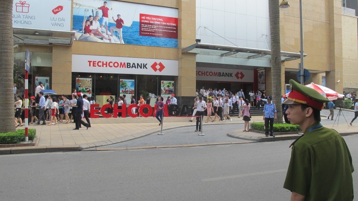 Quang cảnh diễn tập sơ tán khẩn cấp định kỳ của Techcombank.