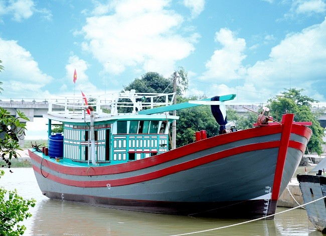 Hình ảnh chiếc tàu dịch vụ hầu cần nghề cá do Vietcombank Vinh đầu tư vốn - nguồn ảnh Vietcombank