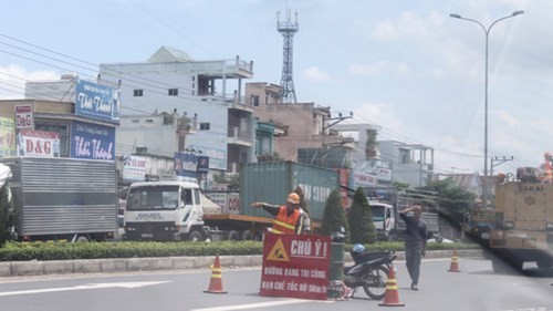 Quốc lộ 51 nhiều đoạn hư hỏng sau khi vừa đưa vào sử dụng - ảnh nguồn: Báo Tiền Phong.