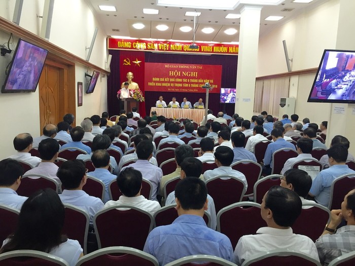 Bộ trưởng Trương Quang Nghĩa cùng các lãnh đạo Bộ Giao thông vận tải điều hành Hội nghị trực tuyến Sơ kết thực hiện nhiệm vụ 6 tháng đầu năm và triển khai nhiệm vụ trọng tâm 6 tháng cuối năm 2016 - ảnh nguồn Bộ Giao thông vận tải