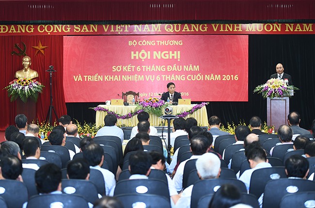 Thủ tướng Nguyễn Xuân Phúc phát biểu chỉ đạo tại hội nghị của Bộ Công Thương, ngày 12/7 - Ảnh: chinhphu.vn.