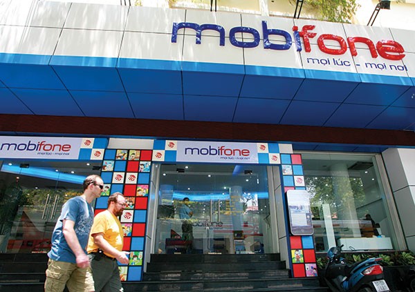 Lý giải với khách hàng về việc trừ tiền bất thường khi dùng dịch vụ trong gói YT1, MobiFone cho rằng do khách hàng sử dụng điện thoại iPhone 5s? (ảnh nguồn: Genk)