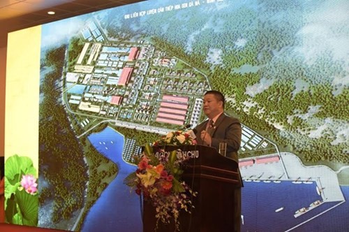 Ông Lê Phước Vũ - Chủ tịch Tập đoàn Hoa Sen tại lễ công bố dự án nhà máy luyện thép Cà Ná. Ảnh: Lao động.