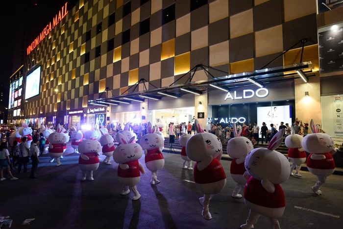 Đoàn Thỏ Vincom được yêu mến ngày từ lần xuất hiện đầu tiên tại Vincom Mega Mall Thảo Điền.