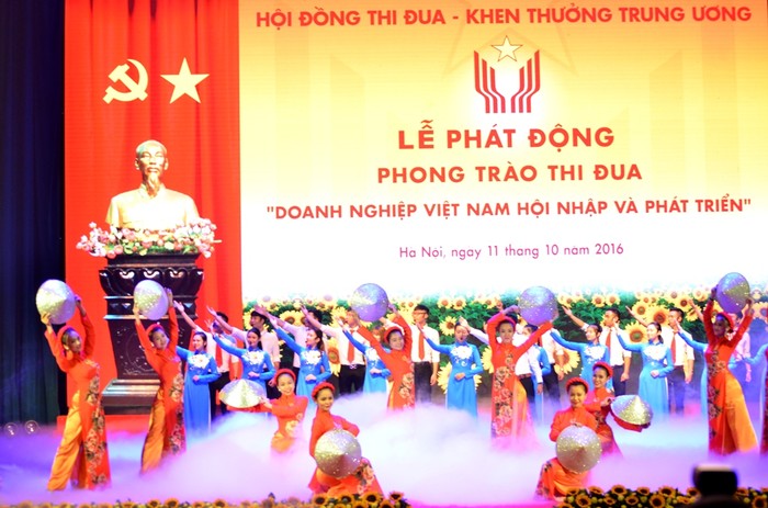 Chương trình lễ phát động phong trào thi đua “Doanh nghiệp Việt Nam hội nhập-phát triển” và trao cúp Thánh Gióng cho các doanh nhân tiêu biểu được tường thuận trực tiếp trên sóng truyền hình - ảnh: H. Lực.