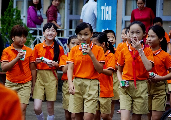 Vinamilk với gần 10 năm tiên phong đi đầu thực hiện chương trình sữa học đường ở các địa phương trên cả nước, nhằm đem đến các sản phẩm sữa dinh dưỡng chất lượng quốc tế cho các em học sinh trên mọi miền đất nước, giúp các em được phát triển toàn diện cả về thể chất và trí lực, vì một Việt Nam Vươn Cao