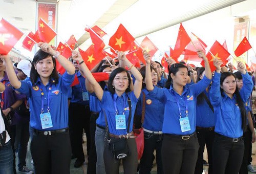 Đại biểu Việt Nam tham gia Liên hoan thanh niên Việt Nam - Trung Quốc lần I, năm 2010 - Ảnh: P.Hậu (báo Thanh Niên)