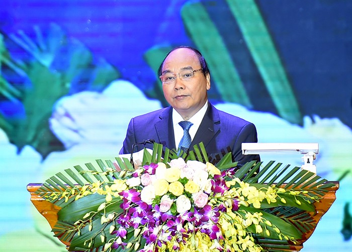 Thủ tướng Nguyễn Xuân Phúc nhấn mạnh yêu cầu phát triển thị trường chứng khoán công khai, minh bạch. ảnh: VGP.