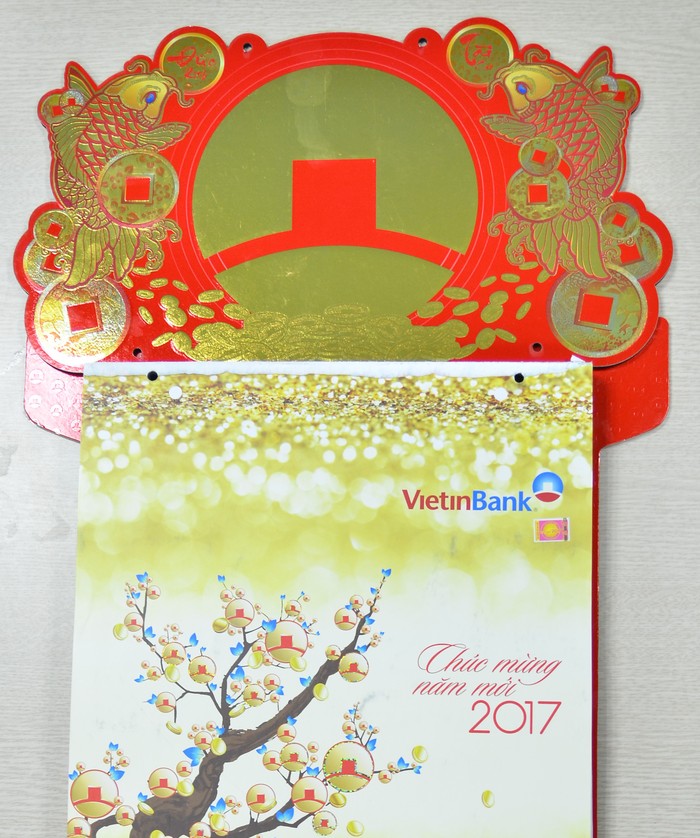 Hình ảnh cá chép vượt vũ môn kết với tiền cổ cách điệu trong logo VietinBank với ý niệm cầu chúc quý vị khách hàng, đối tác một năm mới an khang, thịnh vượng.