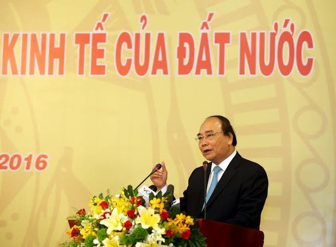 Thủ tướng Nguyễn Xuân Phúc phát biểu tại Hội nghị Thủ tướng Chính phủ với doanh nghiệp năm 2016 - ảnh Báo Đầu tư.