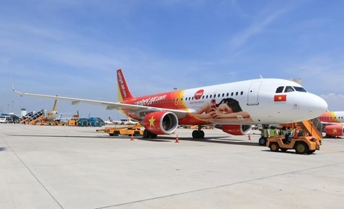 Vietjet cho biết sẽ tăng thêm một số chuyến bay đêm từ sân bay Tân Sơn Nhất đi các tỉnh đồng thời giảm tới 40% giá vé - ảnh nguồn Vietjet Air.