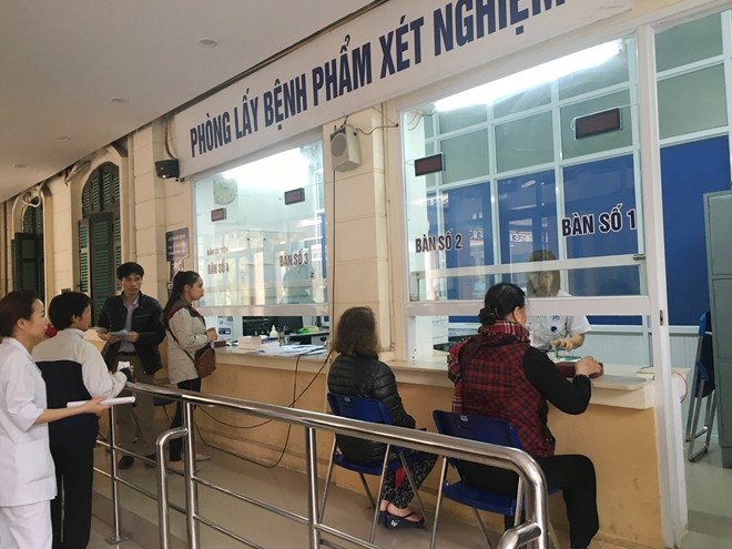 Một trong những trăn trở của Bộ trưởng Bộ Y tế Nguyễn Thị Kim Tiến là nâng cao chất lượng khám chữa bệnh - ảnh nguồn Báo Người Lao động.
