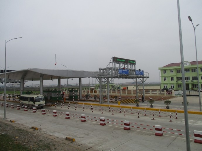 Trạm thu phí BOT trên QL32 qua Tam Nông, Phú Thọ - ảnh nguồn Báo Giao thông vận tải