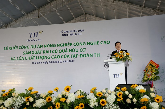 Phó Thủ tướng Trịnh Đình Dũng phát biểu tại Dự án nông nghiệp công nghệ cao sản xuất rau củ quả hữu cơ và lúa chất lượng cao của Tập đoàn TH tại Thái Bình ngày 24/2 - ảnh Hùng Phạm.