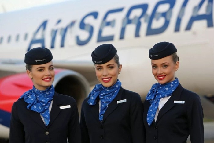 Tiếp viên xinh đẹp của Air Serbia - ảnh: Vivalifestyleandtravel