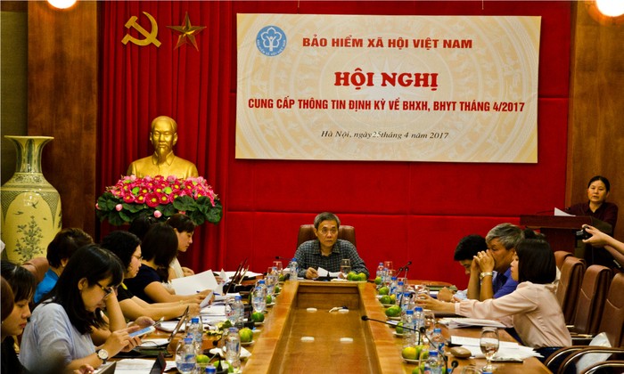 Quang cảnh buổi họp báo và cung cấp thông tin định kỳ tháng 4/2017 của Bảo hiểm xã hội Việt Nam - ảnh Hoàng Lực.