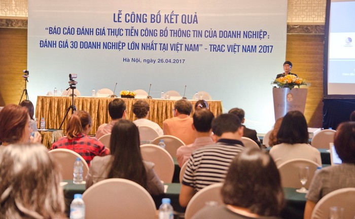 Quang cảnh lễ công bố kết quả Báo cáo đánh giá thực tiễn công bố thông tin của doanh nghiệp, đánh giá 30 doanh nghiệp lớn nhất Việt Nam (TRAC Việt Nam 2017) - ảnh: H.Lực