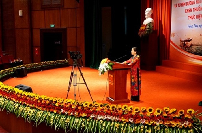 Phó Chủ tịch Tổng Liên đoàn Lao động Việt Nam Nguyễn Thị Thu Hồng phát biểu tại lễ phát động Tháng Công nhân - ảnh nguồn Tập đoàn Dầu khí.