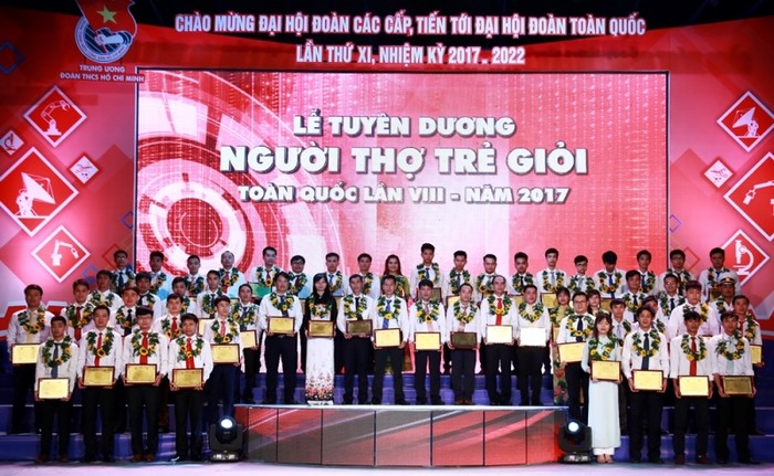 Các gương “Người thợ trẻ giỏi” được tuyên dương tại buổi lễ - ảnh Tập đoàn Dầu khí Việt Nam
