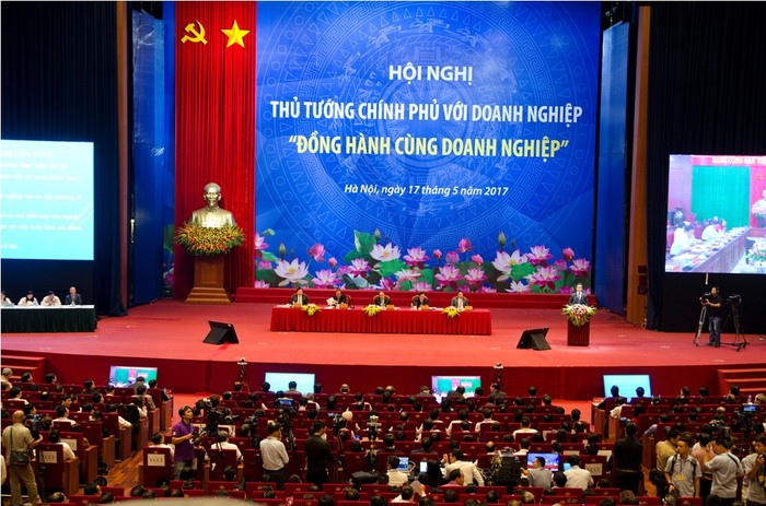 Tại Hội nghị Thủ tướng Chính phủ với doanh nghiệp diễn ra ngày 17/5/2017 ông Nguyễn Văn Đệ thuật lại câu chuyện doanh nghiệp đầu tư tại Thành phố Hải Phòng và cho rằng chính quyền nơi đây đã lật kèo không thực hiện đúng cam kết với doanh nghiệp - ảnh: H.Lực