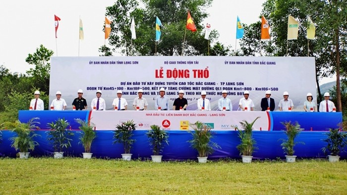 Dự án đầu tư xây dựng tuyến cao tốc Bắc Giang - TP Lạng Sơn được động thổ từ tháng 7/2015 nhưng đến nay nhà đầu tư vẫn chưa có đủ vốn thực hiện dự án. Ảnh nguồn: Tạp chí Giao thông vận tải.