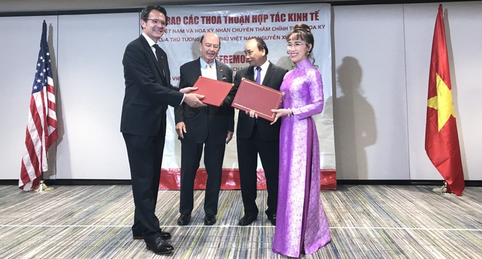 Bà Nguyễn Thị Phương Thảo, Tổng giám đốc Vietjet và ông Gaël Méheust, Chủ tịch kiêm Tổng Giám đốc CFM International tại lễ ký kết - ảnh nguồn Vietjet.