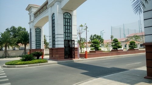 Theo Phó Giáo sư Nguyễn Thiện Tống, việc người đứng đầu Bộ Giao thông vận tải cho rằng phương án mở rộng sân bay Tân Sơn Nhất không khả thi vì muốn mở rộng phải thu hồi đất sân golf - ảnh TQ.