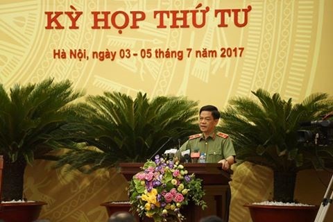 Thiếu tướng Đoàn Duy Khương - Giám đốc Công an Thành phố Hà Nội trả lời tại phiên chất vấn (ảnh Hanoimoi.com.vn).