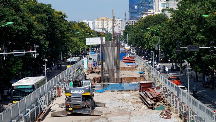 Dự án đường sắt đô thị Nhổn - ga Hà Nội dài 8,9km được khởi động từ năm 2006 nhưng đến năm 2010 mới chính thức khởi công và liên tục bị chậm tiến độ - ảnh nguồn Hà Nội Mới