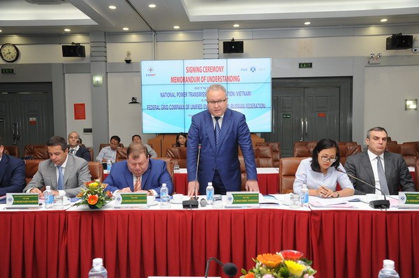 Ông Andrey Murov - Chủ tịch Hội đồng Quản trị kiêm Tổng giám đốc FGC UES phát biểu tại buổi làm việc - ảnh nguồn EVN