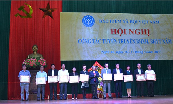 Phó Chủ tịch thường trực Ủy ban nhân dân tỉnh Nghệ An Lê Xuân Đại phát biểu tại Hội nghị - ảnh nguồn Bảo hiểm xã hội Việt Nam