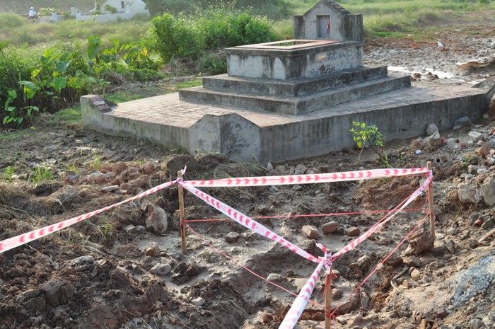 Theo anh Đạt: ngôi mộ này được phát hiện dưới mặt bằng mà công ty anh nhận
