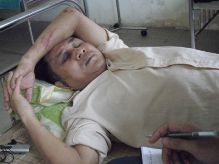 Sau hơn 8 giờ đồng hồ bị hành hung, ông Hiền được nhập viện