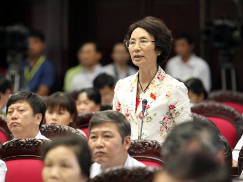 Trên nghị trường, bà Bùi Thị An được biết đến là một trong những vị đại biểu chất vấn quyết liệt các vấn đề (Ảnh: nld.com.vn)