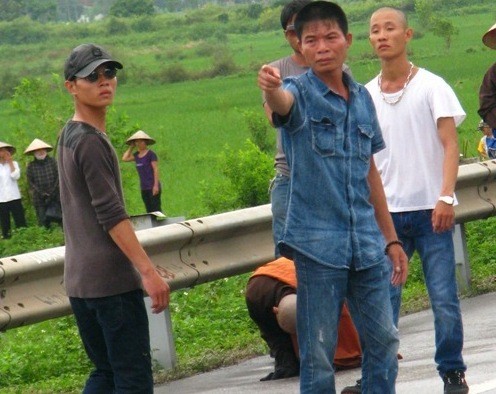 Không chỉ đánh người bên Tiên Du, Bắc Ninh mà trước đó, một người dân bên xã Phù Đổng, huyện Gia Lâm, HN cũng đã bị đánh đến mức phải khâu 9 mũi ở khu vực đầu