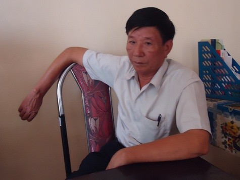Ông Nguyễn Đức Vọng trao đổi với phóng viên khi mới xảy ra vụ việc