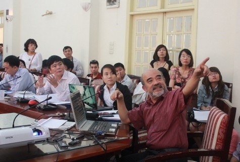 Buổi tranh luận giữa GS. Đặng Hùng Võ với những người dân Văn Giang và Luật sư Trần Vũ Hải