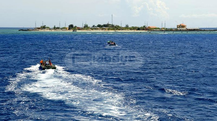 Tuần tra trên biển ở đảo Sinh Tồn