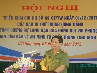 Đại tá Nguyễn Bình Kiên trong một hội nghị tại TP. Hải Phòng