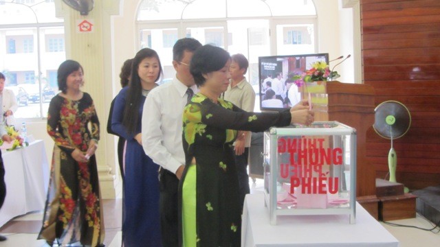 Các đại biểu HĐND TP Đà Nẵng bỏ phiếu tín nhiệm bầu Chủ tịch HĐND mới cho Đà Nẵng