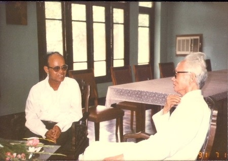 GS Đặng Ngọc Ký trong một lần báo cáo công tác với cố Thủ tướng Phạm Văn Đồng