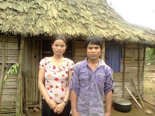 Đôi vợ chồng trẻ trong vòng 3 ngày mất đi hai đứa con đã nghi bà Đinh Thị Thương có "cầm đồ thuốc độc".