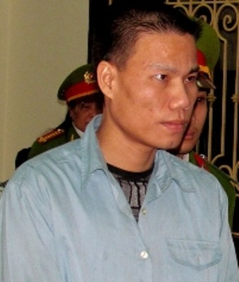 Đối tượng Bùi Hữu Quang tại phiên tòa xét xử.