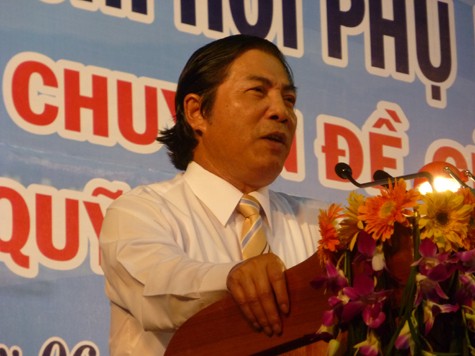 Ủy viên Trung ương Đảng, Bí thư thành ủy Đà Nẵng _ Nguyễn Bá Thanh gặp gỡ và nói chuyện với 5000 phụ nữ, tổ trưởng tổ dân phố vào sáng 6/3/2012.
