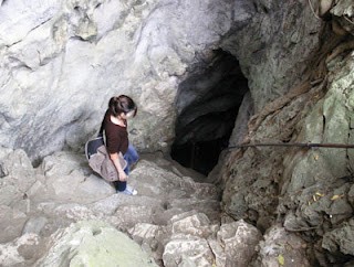 Bể xương và "suối xương" trong hang Cắc Cớ chứa 3.600 bộ hài cốt.